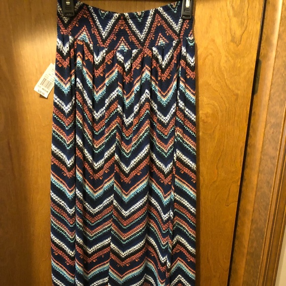 JOE B. MAXI SKIRT SIZE MEDIUM NWT - Picture 2 of 4